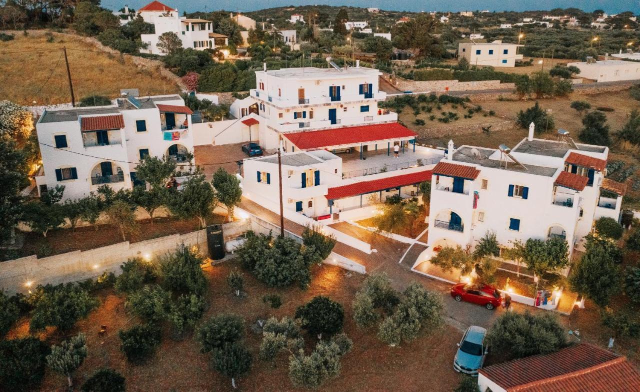 Theofilos Appartements Livadi  Dış mekan fotoğraf
