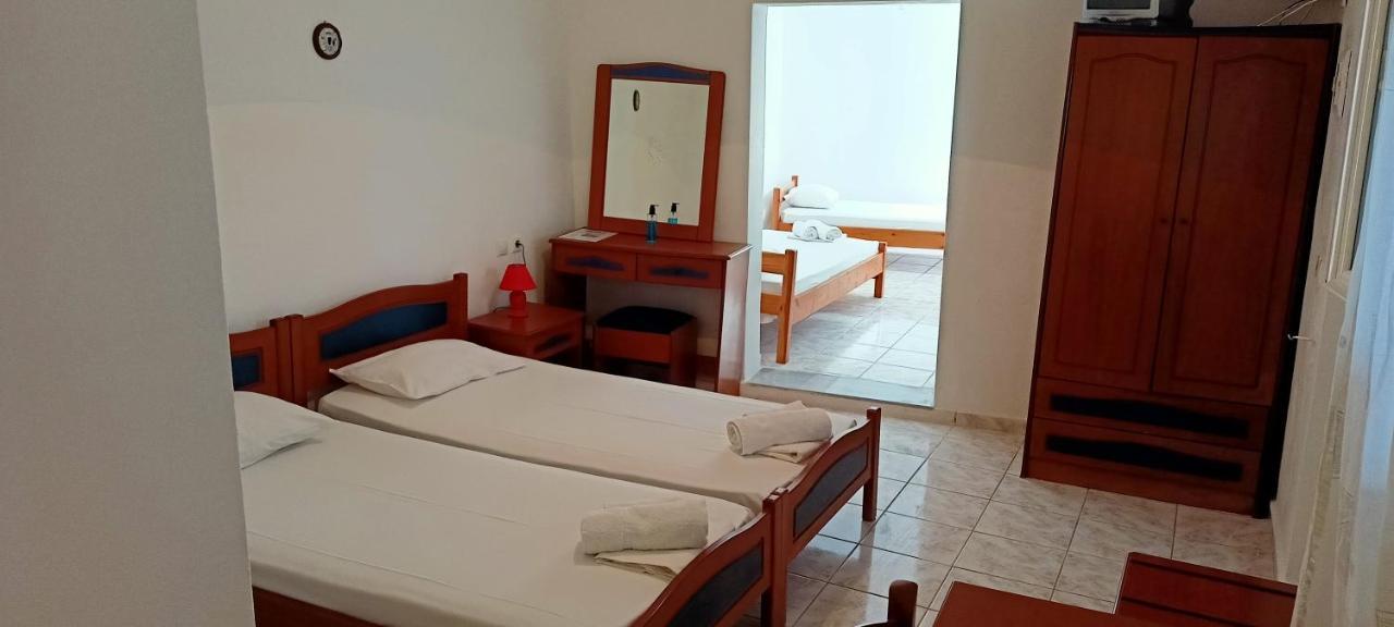 Theofilos Appartements Livadi  Dış mekan fotoğraf