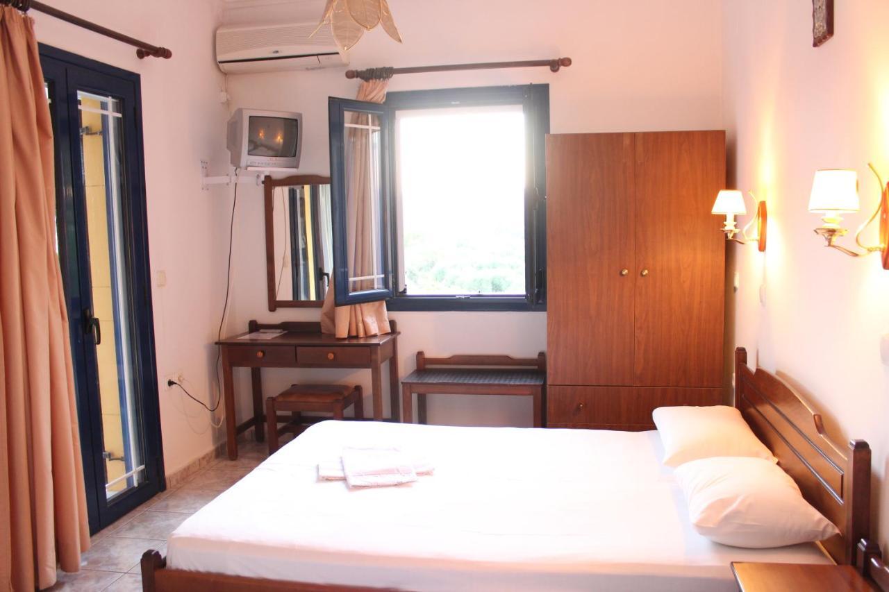 Theofilos Appartements Livadi  Dış mekan fotoğraf