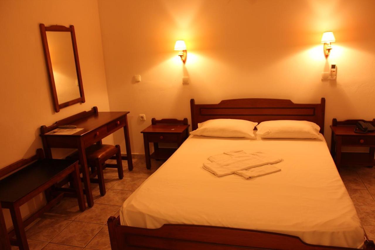 Theofilos Appartements Livadi  Dış mekan fotoğraf